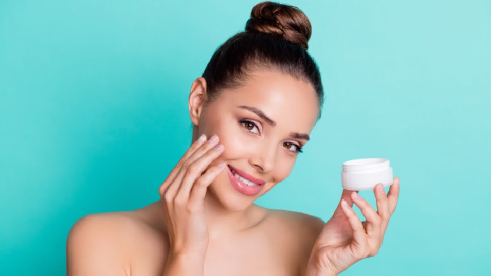 A Masterclass On How To Apply Moisturizer For Glowing Skin